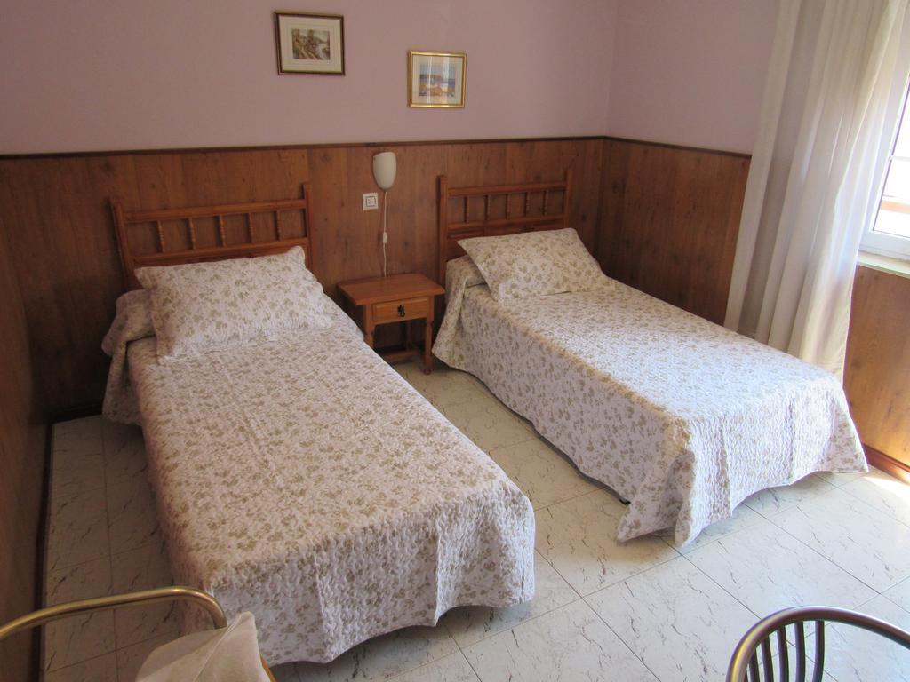 Hostal Restaurante El Abuelo Trobajo Del Camino Buitenkant foto
